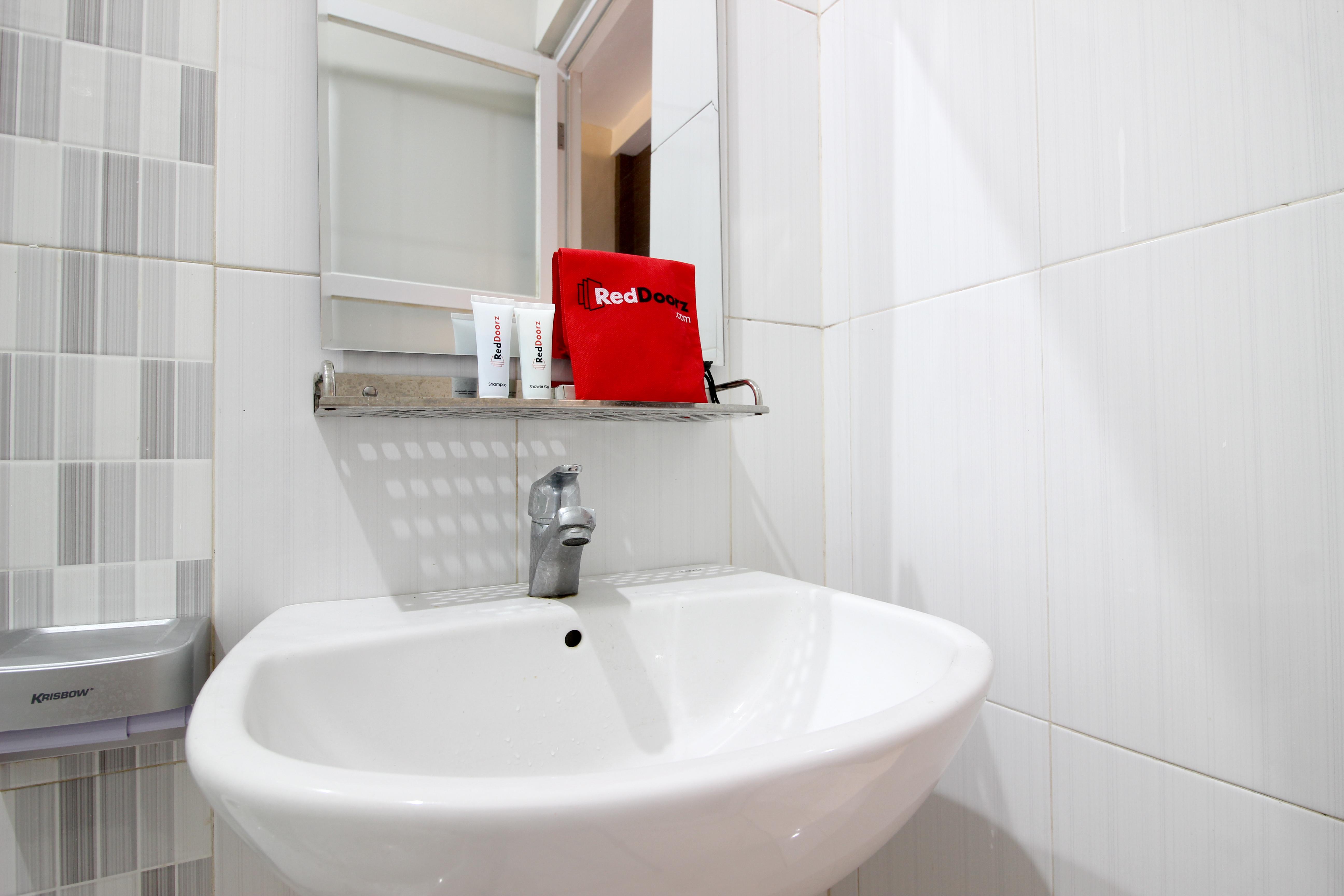 RedDoorz Plus near UPN Jogjakarta 2 Maguwo Bagian luar foto
