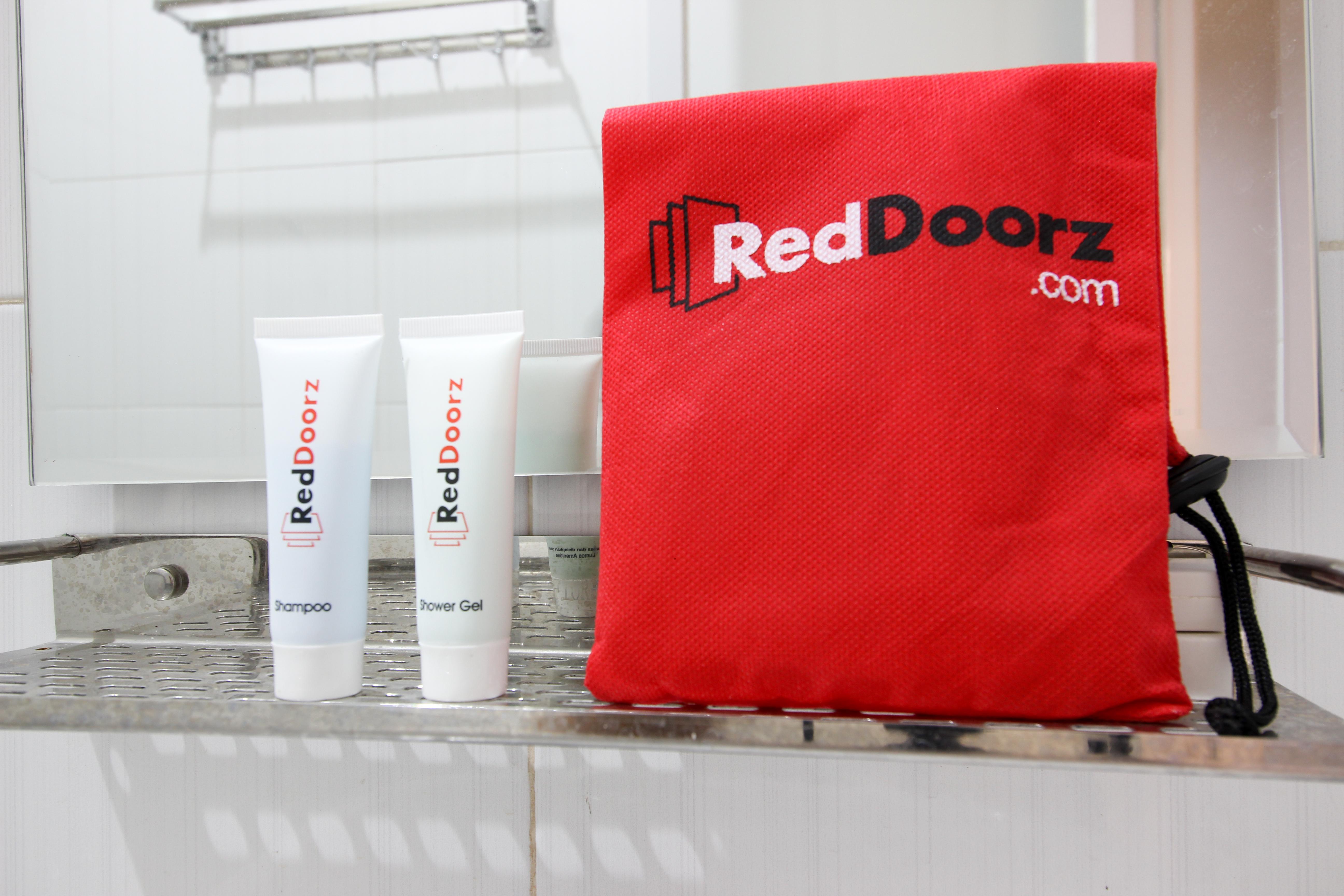 RedDoorz Plus near UPN Jogjakarta 2 Maguwo Bagian luar foto