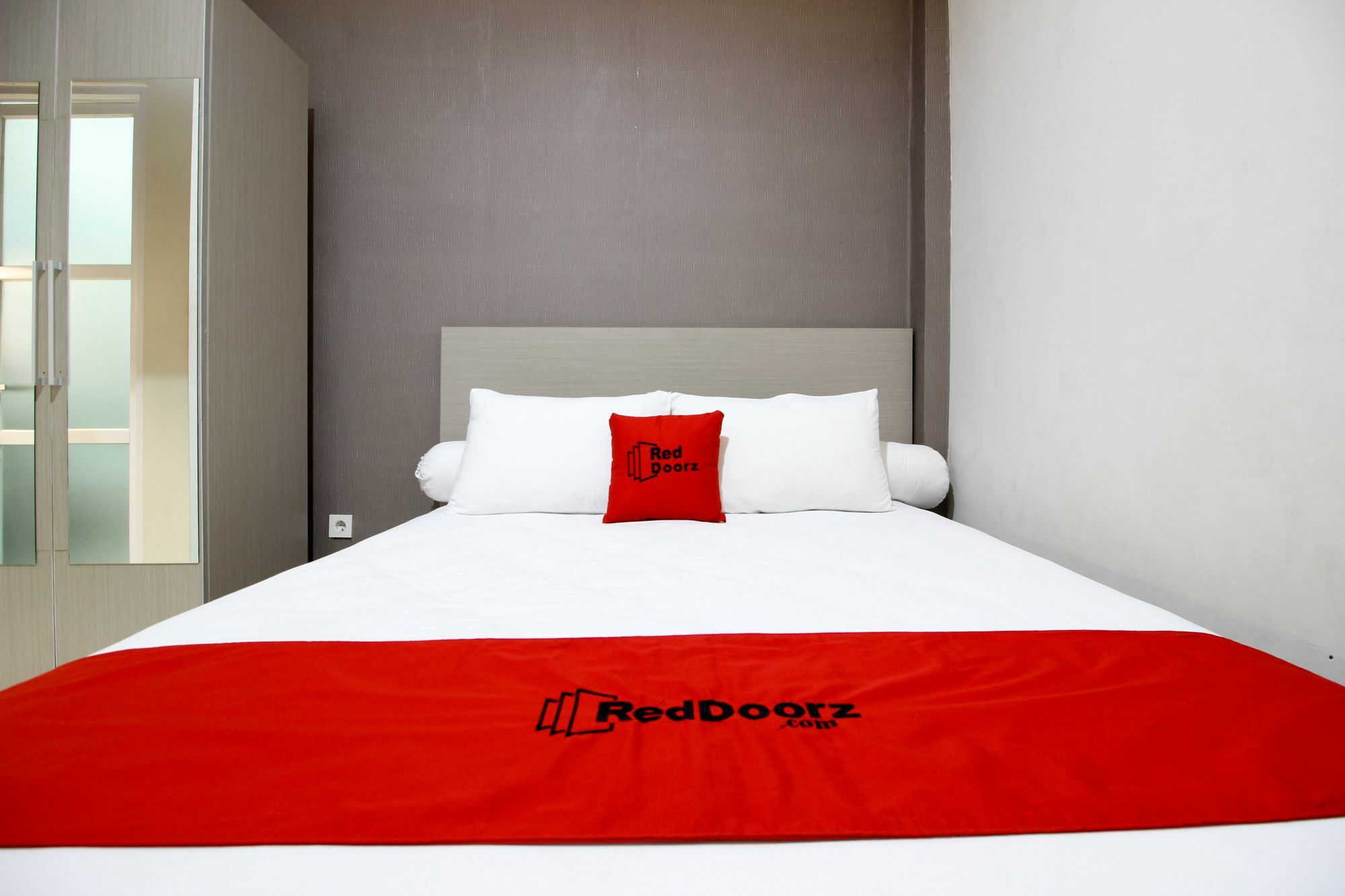 RedDoorz Plus near UPN Jogjakarta 2 Maguwo Bagian luar foto
