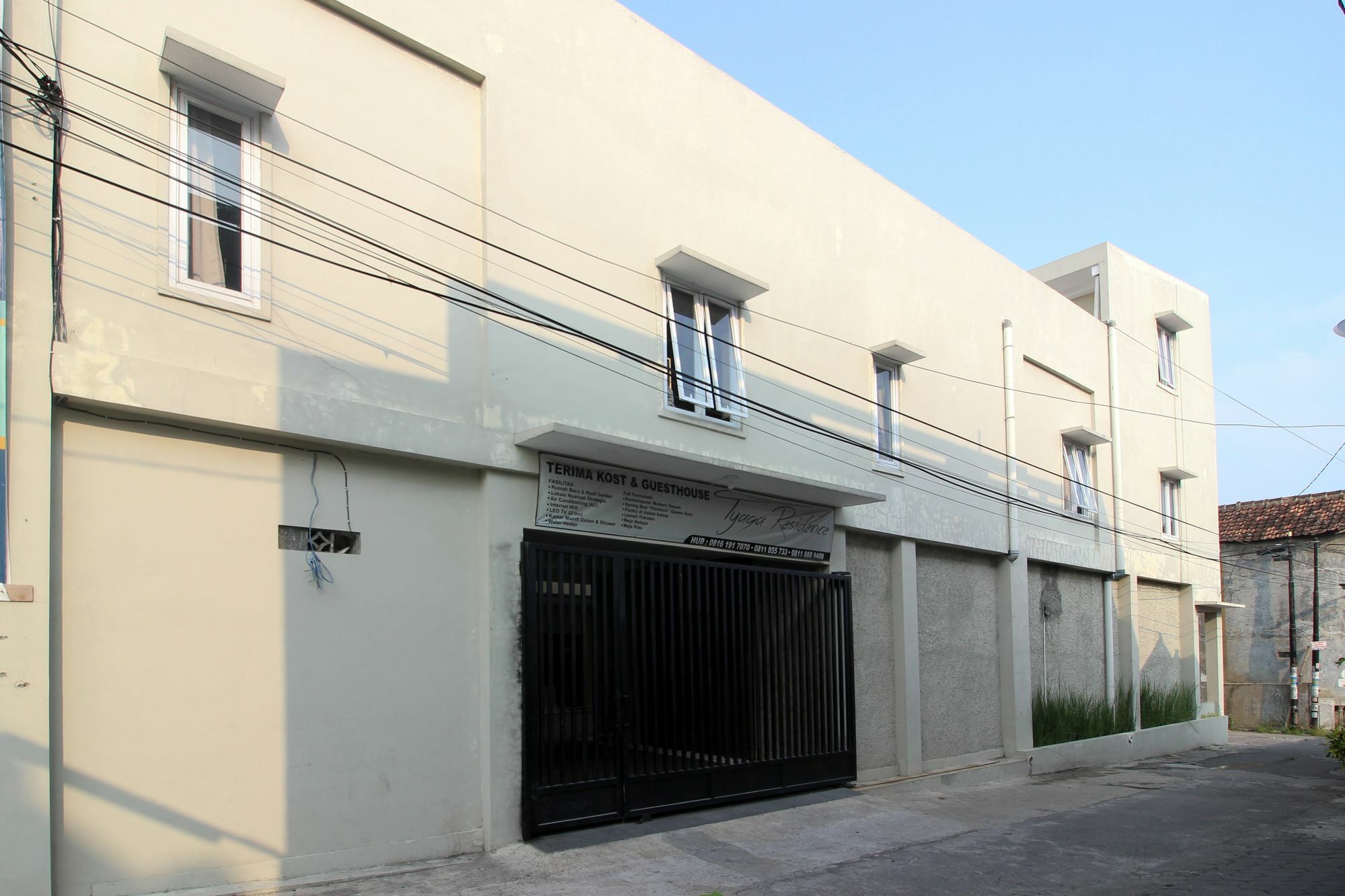RedDoorz Plus near UPN Jogjakarta 2 Maguwo Bagian luar foto